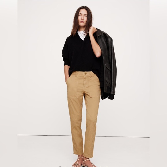 BANANA REPUBLIC MID RISE SLIM CARGO PANT NWT KHAKI Sz 8 - Picture 1 of 3